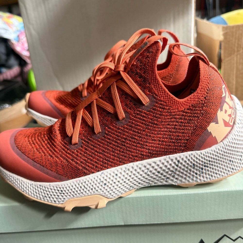 Trail Runner Shoe/ Size 8